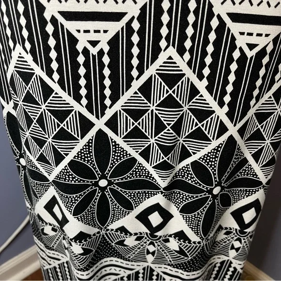 Charlotte Russe Black & White Print Maxi Skirt, Size M - Picture 3 of 10